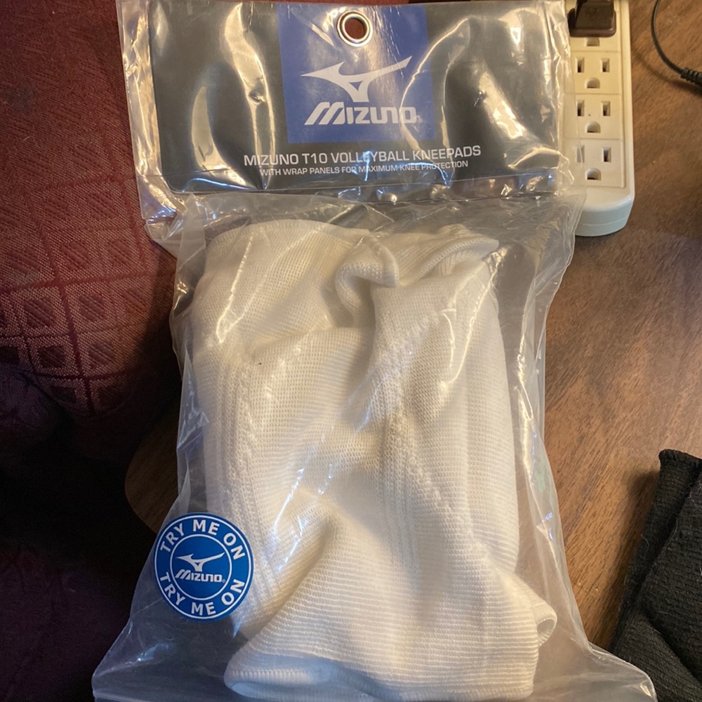 Brand new mizuno volleyball knee pads